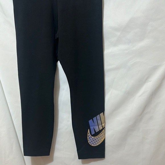 Nike Black and Blue Athletic Leggings with Form-Fitting Design - Picture 4 of 12